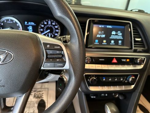 Used 2019 Hyundai Sonata SE w/ Cargo Package image 12