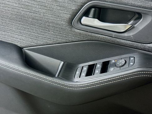 Used 2023 Nissan Rogue SV FWD image 15