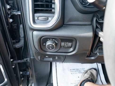 Used 2025 RAM 1500 Laramie AWD/4WD image 27