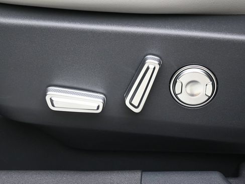 New 2026 Lincoln Nautilus Reserve w/ Jet Appearance Package AWD/4WD image 14