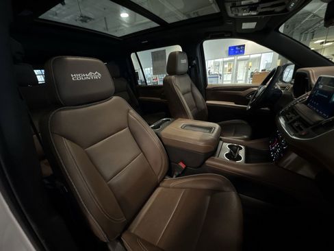 Used 2023 Chevrolet Suburban High Country image 29