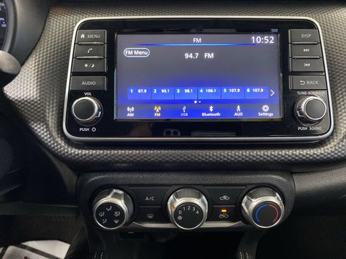 Used 2018 Nissan Kicks S image 15