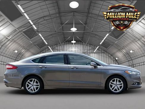Used 2013 Ford Fusion SE FWD image 7