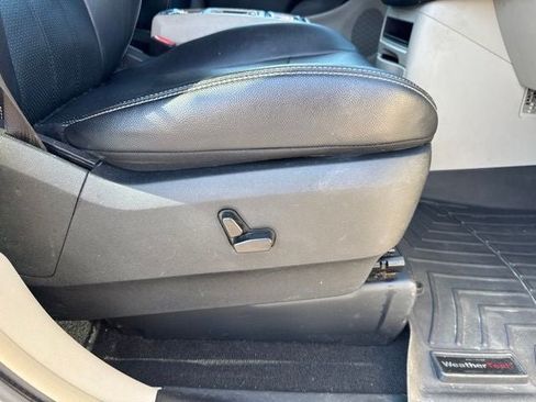 Used 2015 Chrysler Town & Country Touring-L w/ Driver Convenience Group FWD image 30