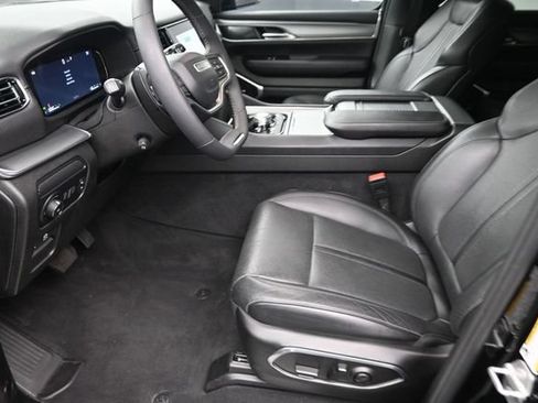 Used 2023 Jeep Wagoneer Series II AWD/4WD image 10