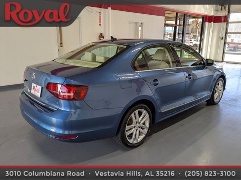 Used 2017 Volkswagen Jetta SEL image 4