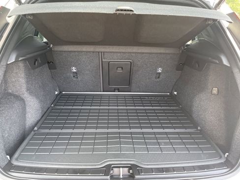 Used 2022 Volvo XC40 T5 R-Design w/ Advanced Package image 8