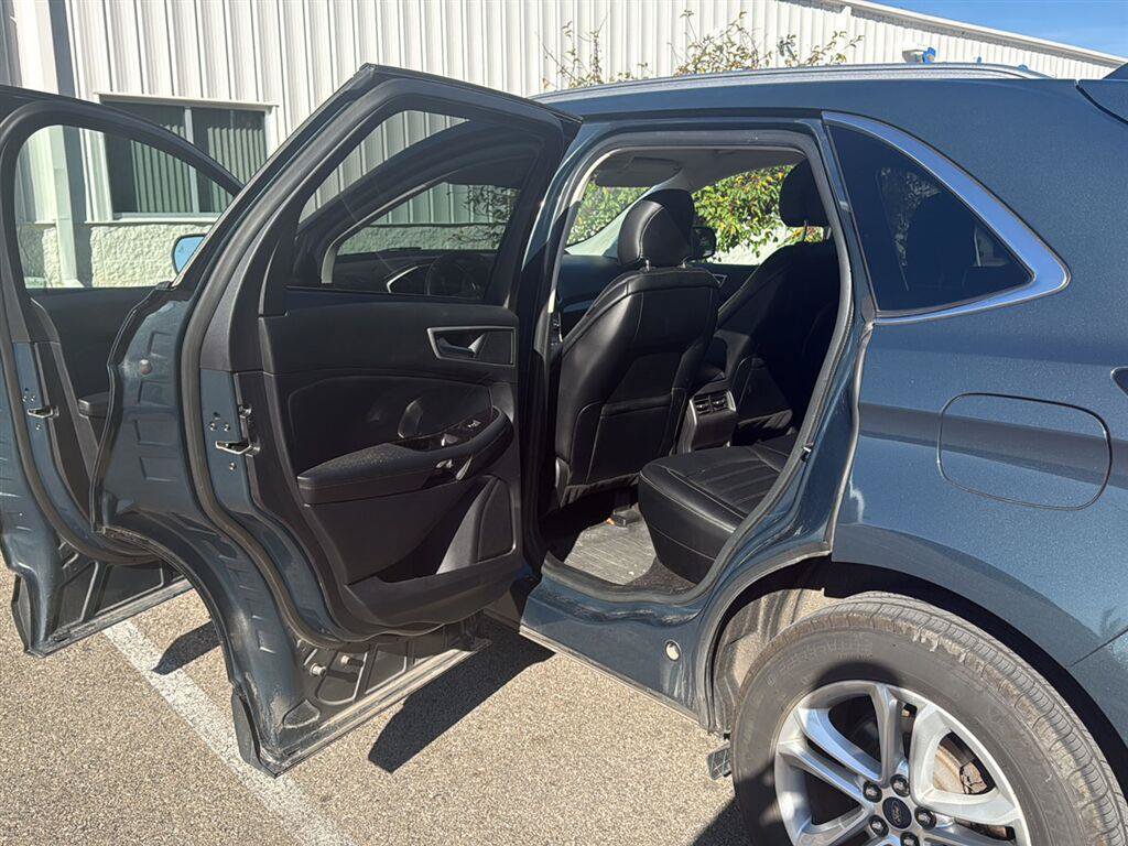 Used 2019 Ford Edge SEL w/ Equipment Group 201A AWD/4WD image 10