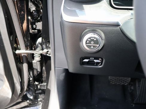 Certified 2025 Mercedes-Benz C 300 4MATIC Sedan image 35