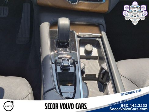 Certified 2025 Volvo XC90 T8 Plus w/ Protection Package Premier AWD/4WD image 18