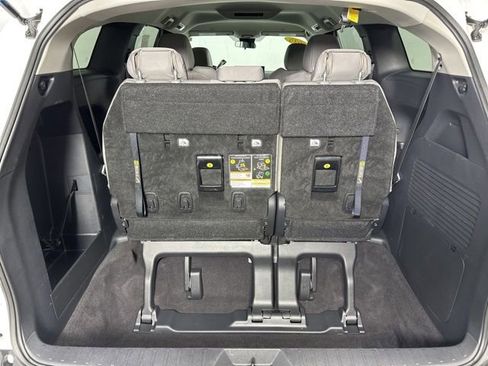 Used 2025 Toyota Sienna LE AWD/4WD image 27