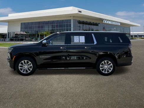 Used 2025 Chevrolet Suburban Premier RWD image 6