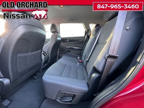 Used 2016 Kia Sorento LX w/ LX Convenience Package image 10
