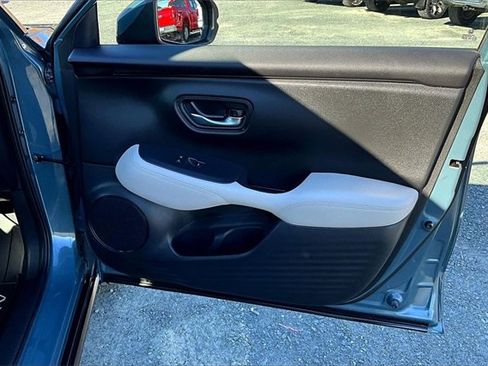 Used 2023 Honda HR-V LX image 21