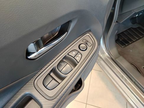 New 2025 Nissan Versa SV w/ Trunk Package FWD image 9