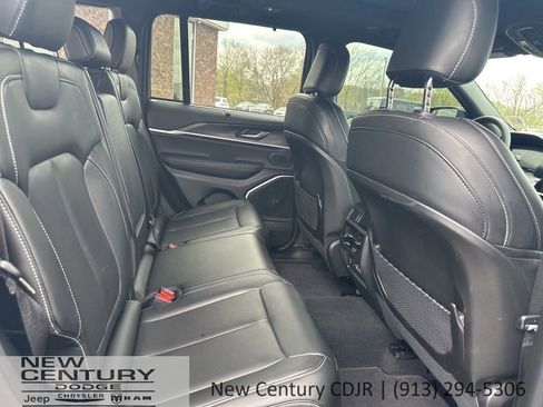 Used 2025 Jeep Grand Cherokee Limited w/ Luxury Tech Group II AWD/4WD image 15