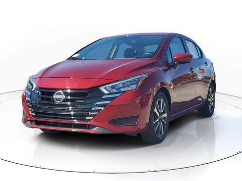 Used 2025 Nissan Versa SV image 3