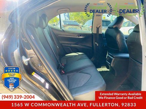 Used 2020 Toyota Camry SE FWD image 12