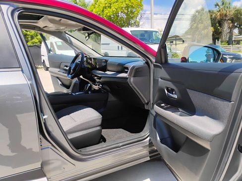 Used 2025 Nissan Kicks SV w/ SV Premium Package FWD image 44