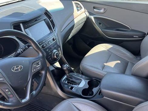 Used 2017 Hyundai Santa Fe Limited AWD/4WD image 2