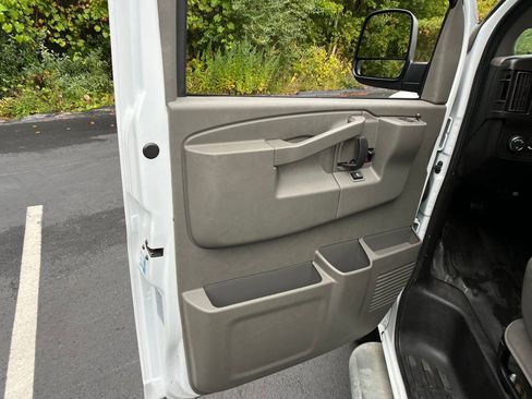 Used 2023 GMC Savana 2500 Work Van w/ Driver Convenience Package image 11