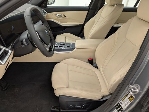 Used 2025 BMW 330i xDrive Sedan w/ Premium Package image 4