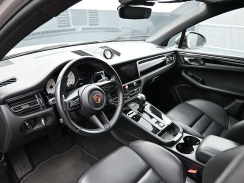 Certified 2025 Porsche Macan Turbo AWD/4WD image 6