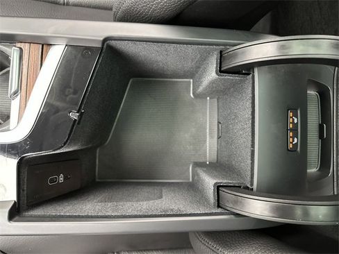 Certified 2023 Volvo XC60 B5 Plus w/ Climate Package image 21