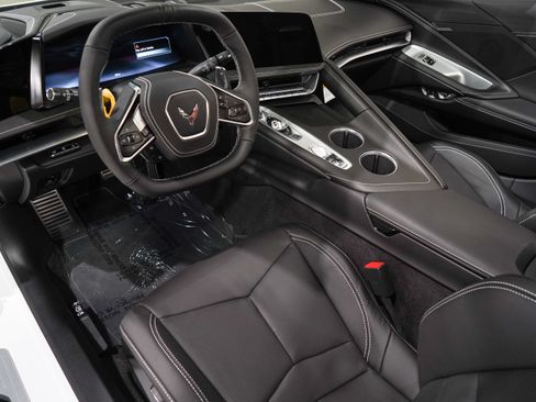Used 2026 Chevrolet Corvette Stingray Convertible w/ Z51 Performance Package RWD image 2
