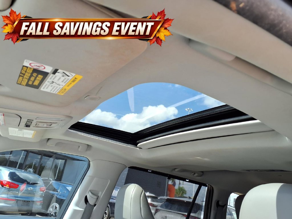 Used 2023 Toyota Highlander XLE AWD/4WD image 10