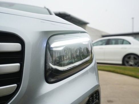 Used 2026 Mercedes-Benz GLB 250 4MATIC image 12