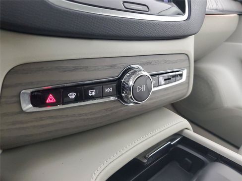 Certified 2025 Volvo XC90 B5 Plus w/ Protection Package AWD/4WD image 29