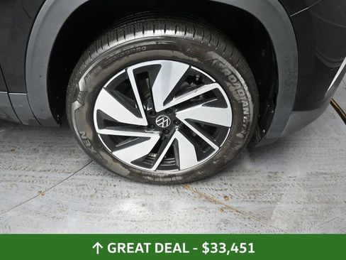 Used 2025 Volkswagen Atlas SE image 19