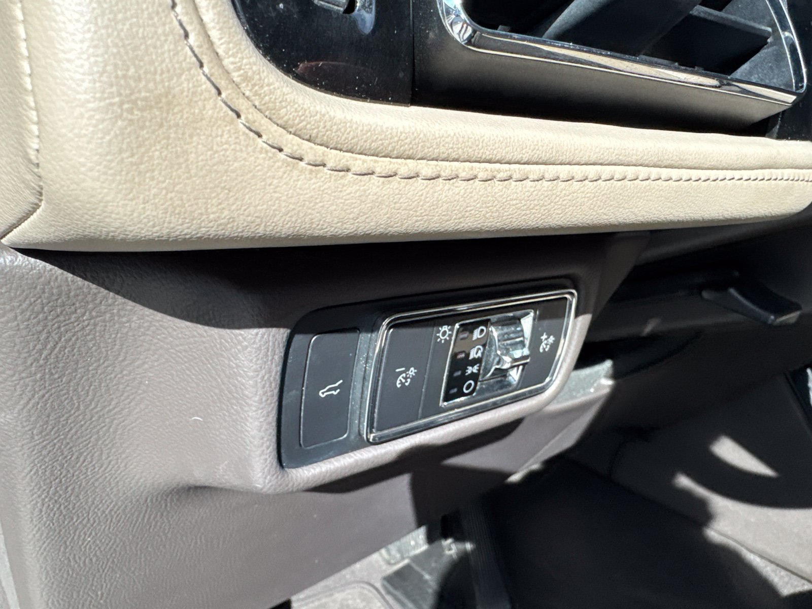 Used 2021 Lincoln Aviator 2WD w/ Elements Package image 9