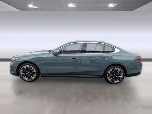 Certified 2026 BMW 530i image 2