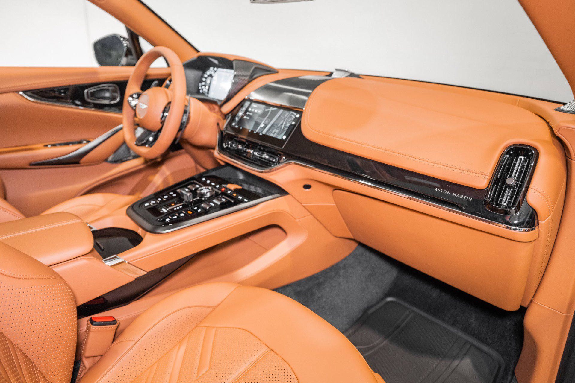 Used 2026 Aston Martin DBX S AWD/4WD image 21
