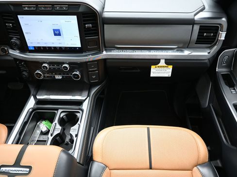 Used 2024 Ford F450 Platinum w/ FX4 Off-Road Package image 42