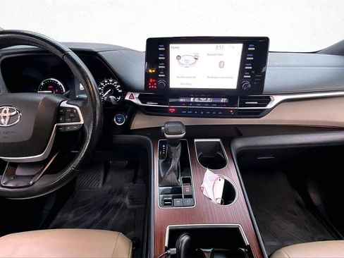 Certified 2021 Toyota Sienna XLE image 8