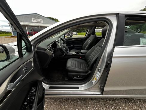 Used 2015 Ford Fusion SE w/ Equipment Group 202A FWD image 9