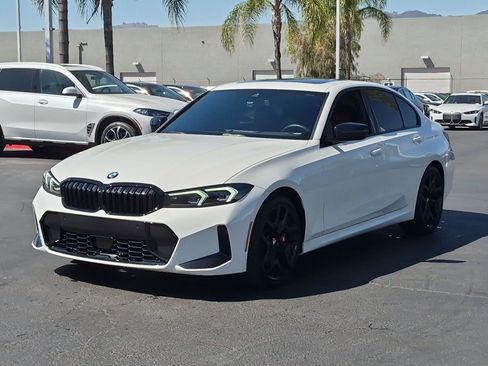 Used 2025 BMW 330i Sedan w/ M Sport Package RWD image 5
