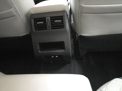 Used 2025 Mitsubishi Outlander SE FWD image 8
