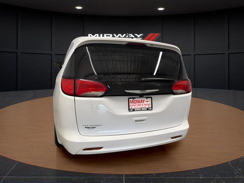Used 2023 Chrysler Voyager LX FWD image 6