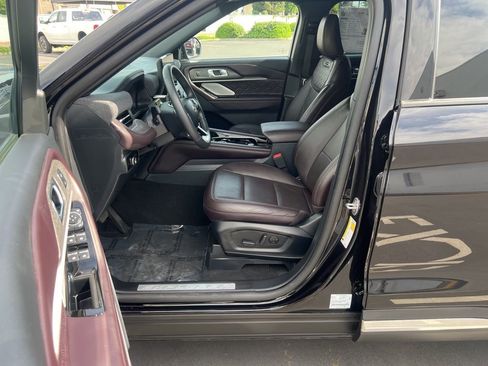 Used 2025 Ford Explorer Platinum w/ LUX Leather Package image 16