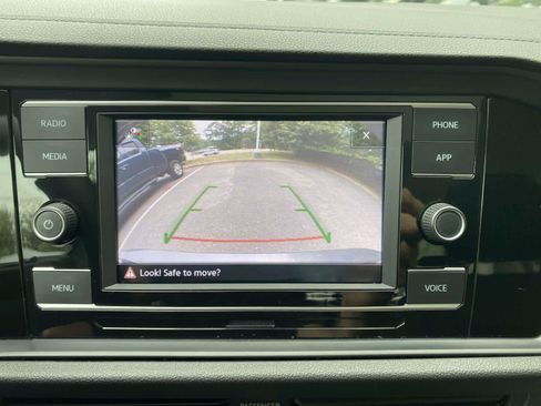 Used 2023 Volkswagen Jetta SE FWD image 16