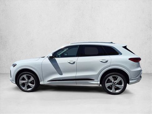 Certified 2025 Audi Q5 Premium w/ Premium Plus AWD/4WD image 9
