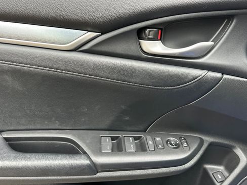 Used 2018 Honda Civic Touring image 12