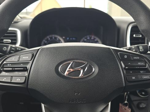 Used 2021 Hyundai Venue SE FWD image 22