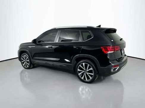 Certified 2022 Volkswagen Taos SE image 7