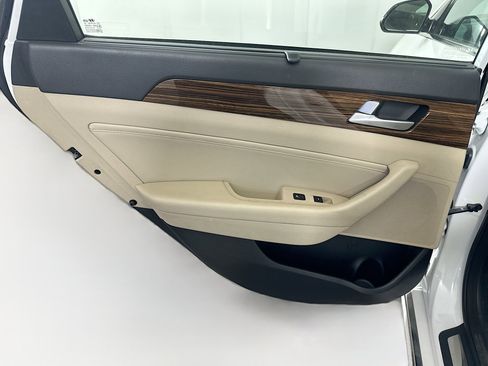 Used 2016 Hyundai Sonata Limited w/ Option Group 02 image 27