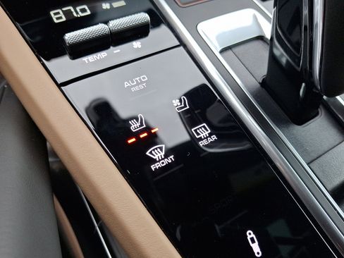 Used 2019 Porsche Cayenne Turbo image 23